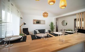 Fully Equipped Apartment With Parking 6 Beds
